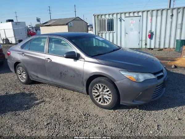 4T1BF1FK4HU271925 2017 TOYOTA CAMRY - Image 1