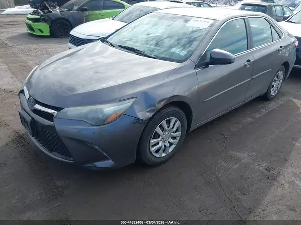 4T1BF1FK4HU272881 2017 TOYOTA CAMRY - Image 2
