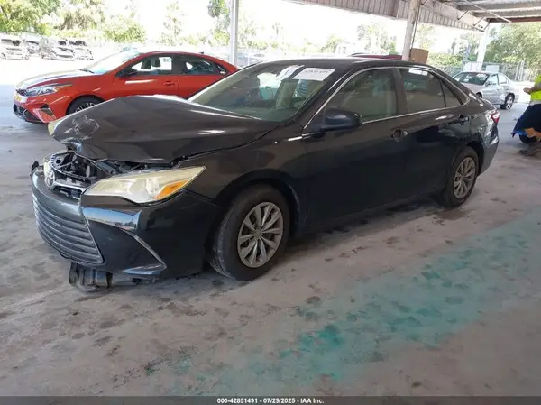 4T1BF1FK4HU285873 2017 TOYOTA CAMRY - Image 2