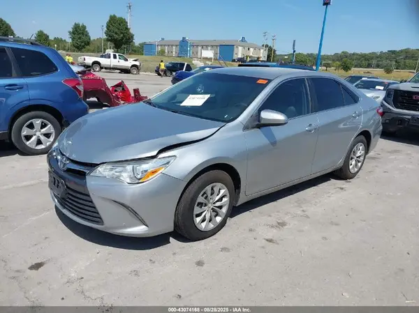 4T1BF1FK4HU296615 2017 TOYOTA CAMRY - Image 2