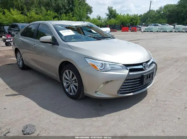 4T1BF1FK4HU297912 2017 TOYOTA CAMRY - Image 1