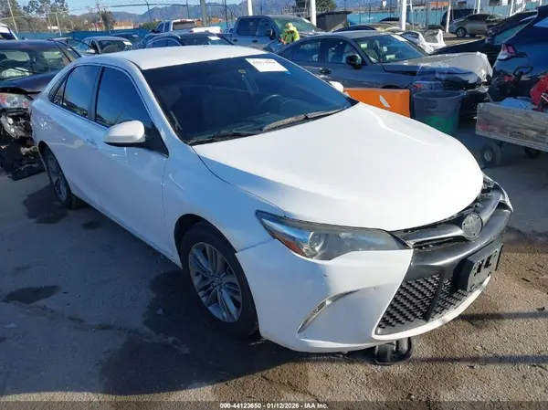 4T1BF1FK4HU299496 2017 TOYOTA CAMRY - Image 1