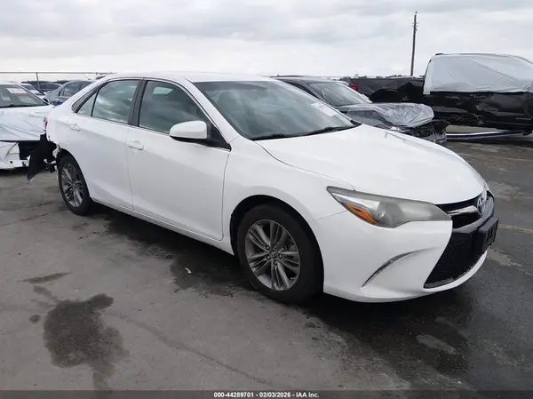 4T1BF1FK4HU300582 2017 TOYOTA CAMRY - Image 1