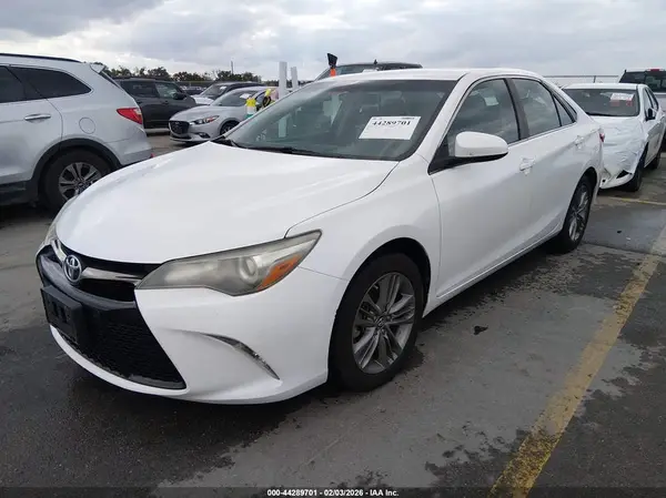 4T1BF1FK4HU300582 2017 TOYOTA CAMRY - Image 2
