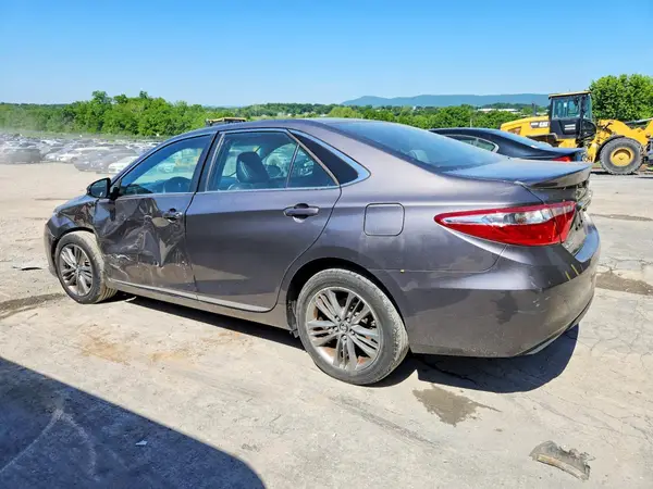 4T1BF1FK4HU301148 2017 TOYOTA CAMRY - Image 2