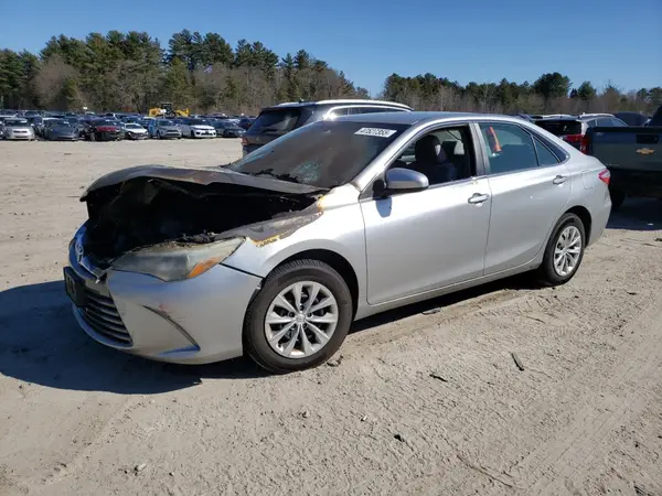 4T1BF1FK4HU301215 2017 TOYOTA CAMRY - Image 1