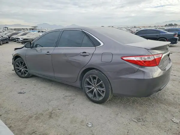 4T1BF1FK4HU303952 2017 TOYOTA CAMRY - Image 2