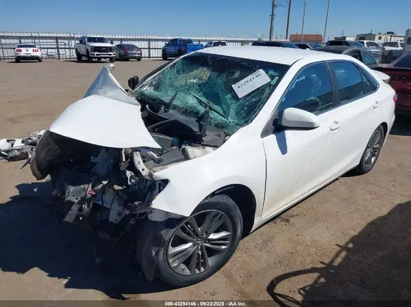 4T1BF1FK4HU304101 2017 TOYOTA CAMRY - Image 2