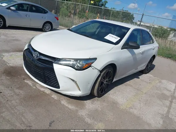 4T1BF1FK4HU304485 2017 TOYOTA CAMRY - Image 2