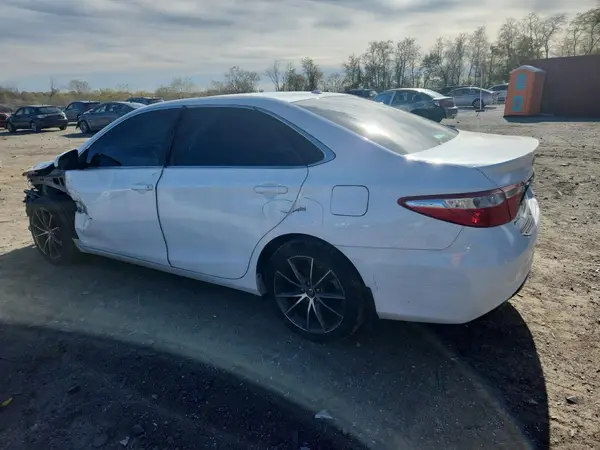 4T1BF1FK4HU304714 2017 TOYOTA CAMRY - Image 2