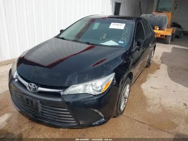 4T1BF1FK4HU307922 2017 TOYOTA CAMRY - Image 2