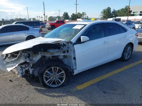 4T1BF1FK4HU308620 2017 TOYOTA CAMRY - Image 2