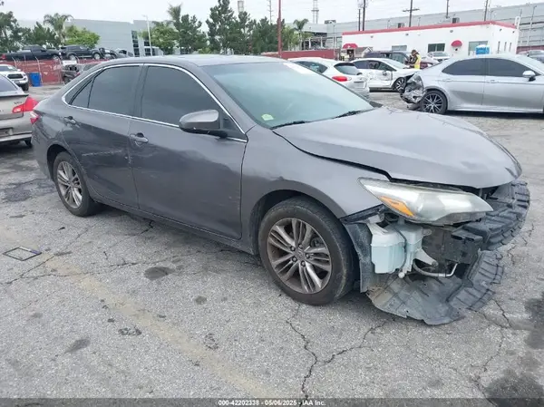 4T1BF1FK4HU312859 2017 TOYOTA CAMRY - Image 1