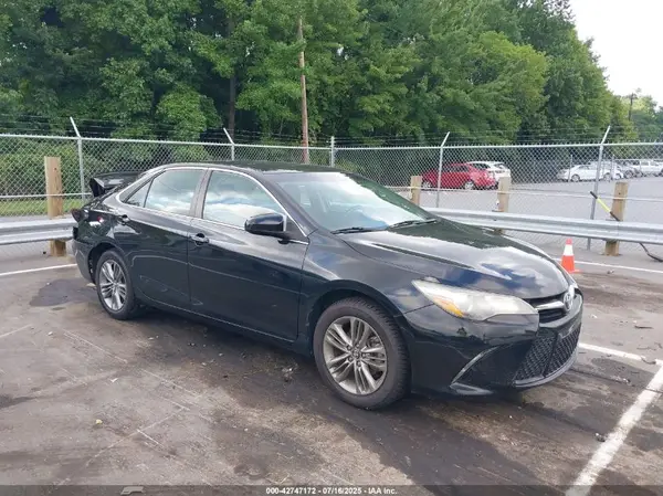 4T1BF1FK4HU312893 2017 TOYOTA CAMRY - Image 1