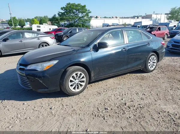 4T1BF1FK4HU318273 2017 TOYOTA CAMRY - Image 2