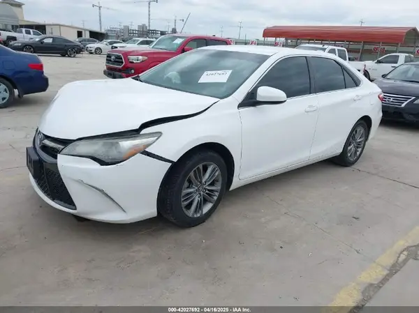 4T1BF1FK4HU318371 2017 TOYOTA CAMRY - Image 2