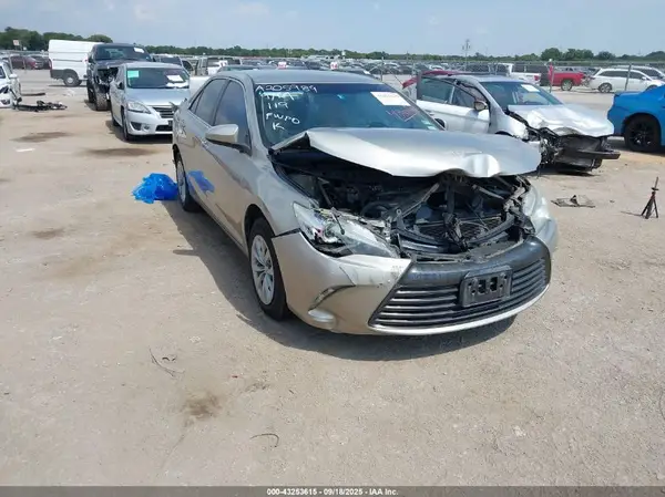 4T1BF1FK4HU318757 2017 TOYOTA CAMRY - Image 1