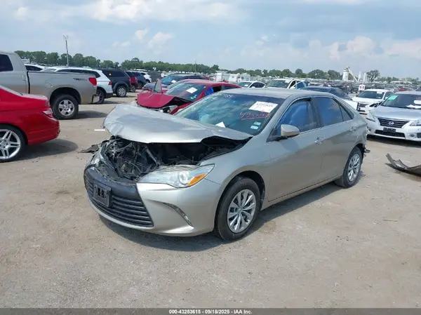 4T1BF1FK4HU318757 2017 TOYOTA CAMRY - Image 2