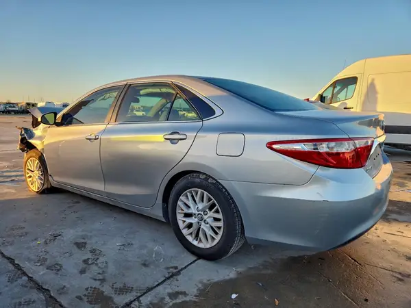 4T1BF1FK4HU319925 2017 TOYOTA CAMRY - Image 2