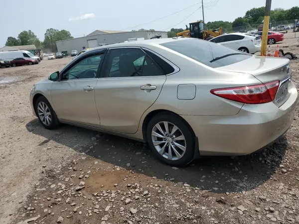 4T1BF1FK4HU320556 2017 TOYOTA CAMRY - Image 2