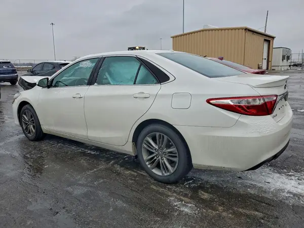 4T1BF1FK4HU320587 2017 TOYOTA CAMRY - Image 2