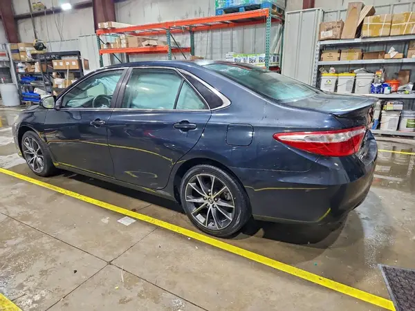 4T1BF1FK4HU320735 2017 TOYOTA CAMRY - Image 2
