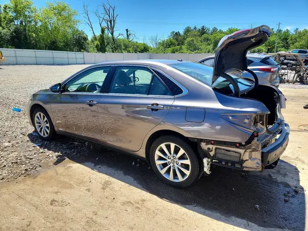 4T1BF1FK4HU321352 2017 TOYOTA CAMRY - Image 2