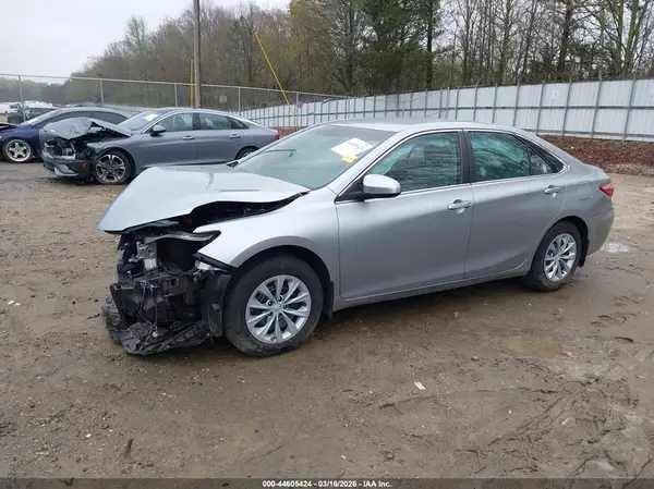 4T1BF1FK4HU325451 2017 TOYOTA CAMRY - Image 2