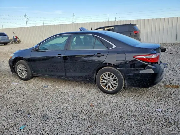 4T1BF1FK4HU327443 2017 TOYOTA CAMRY - Image 2