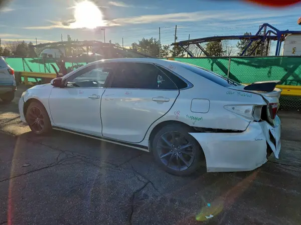 4T1BF1FK4HU328673 2017 TOYOTA CAMRY - Image 2