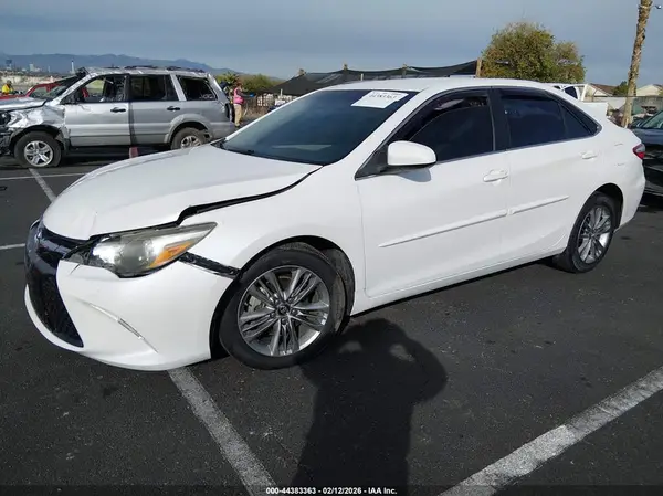 4T1BF1FK4HU329063 2017 TOYOTA CAMRY - Image 2