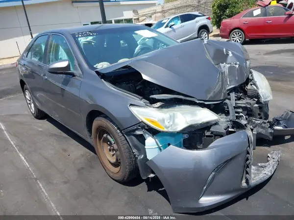 4T1BF1FK4HU329189 2017 TOYOTA CAMRY - Image 1
