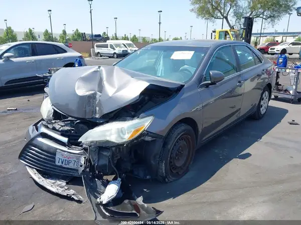 4T1BF1FK4HU329189 2017 TOYOTA CAMRY - Image 2