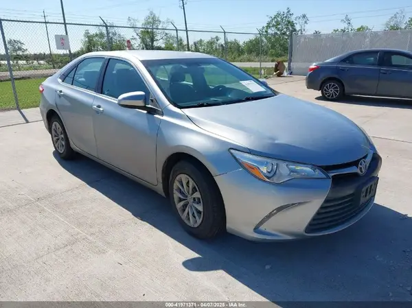 4T1BF1FK4HU330259 2017 TOYOTA CAMRY - Image 1