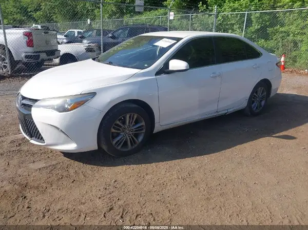 4T1BF1FK4HU332318 2017 TOYOTA CAMRY - Image 2