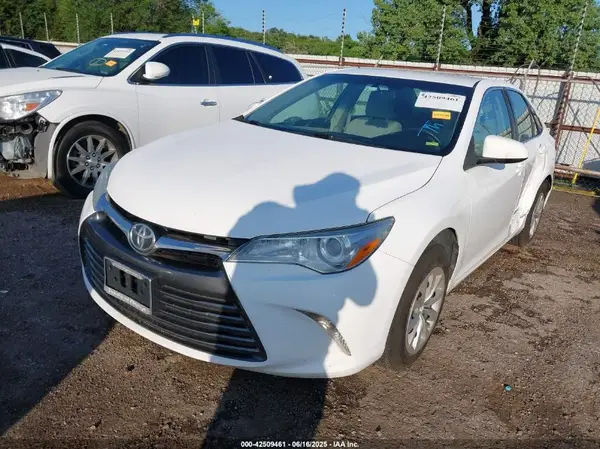 4T1BF1FK4HU333002 2017 TOYOTA CAMRY - Image 2