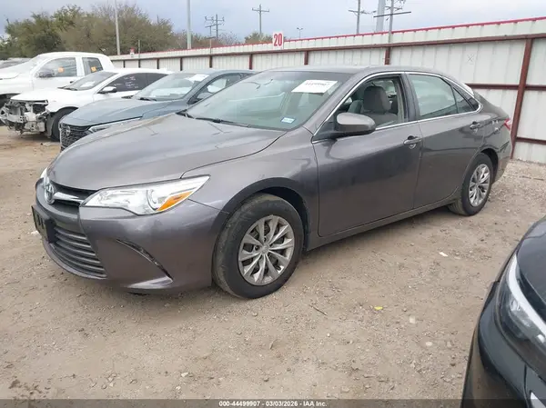 4T1BF1FK4HU333615 2017 TOYOTA CAMRY - Image 2