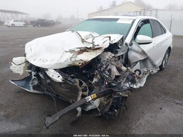 4T1BF1FK4HU334425 2017 TOYOTA CAMRY - Image 2