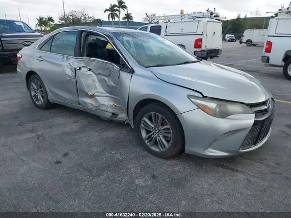 4T1BF1FK4HU337860 2017 TOYOTA CAMRY - Image 1