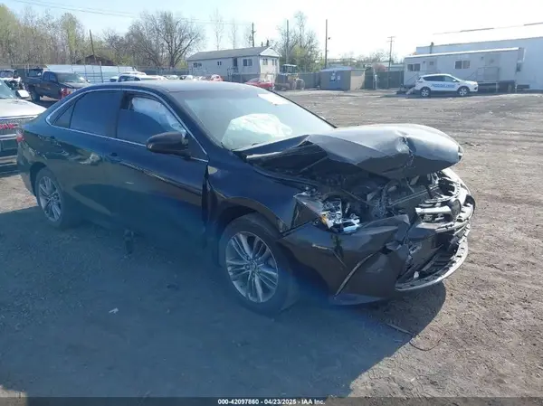 4T1BF1FK4HU341696 2017 TOYOTA CAMRY - Image 1