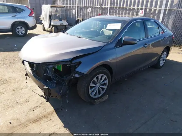 4T1BF1FK4HU342167 2017 TOYOTA CAMRY - Image 2
