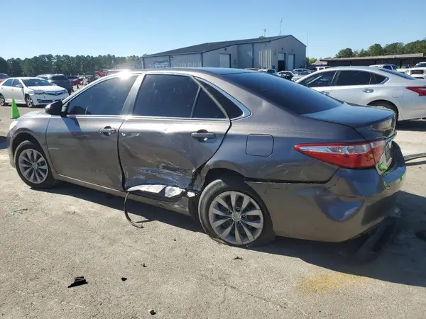 4T1BF1FK4HU344422 2017 TOYOTA CAMRY - Image 2