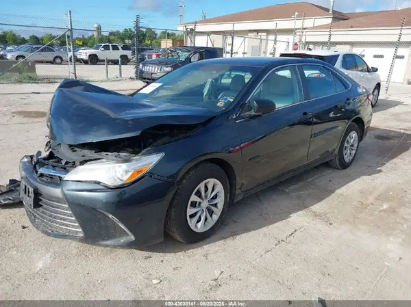 4T1BF1FK4HU348129 2017 TOYOTA CAMRY - Image 2