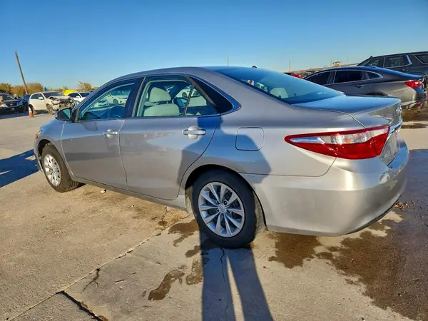 4T1BF1FK4HU348924 2017 TOYOTA CAMRY - Image 2