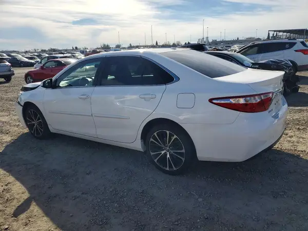 4T1BF1FK4HU349782 2017 TOYOTA CAMRY - Image 2