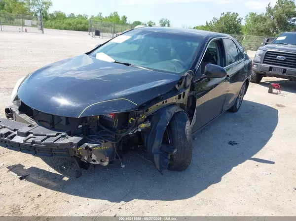 4T1BF1FK4HU350575 2017 TOYOTA CAMRY - Image 2