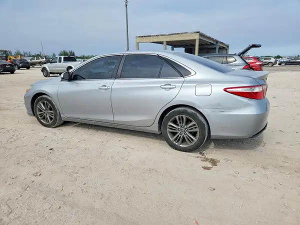 4T1BF1FK4HU351340 2017 TOYOTA CAMRY - Image 2