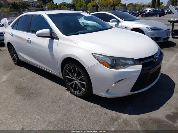 4T1BF1FK4HU353802 2017 TOYOTA CAMRY - Image 1