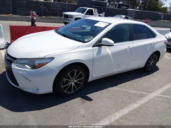 4T1BF1FK4HU353802 2017 TOYOTA CAMRY - Image 2