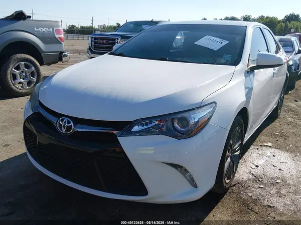 4T1BF1FK4HU354576 2017 TOYOTA CAMRY - Image 2